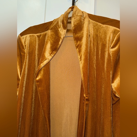 Luxurious Velvet Cardigan in Rich Gold - Picture 4 of 6